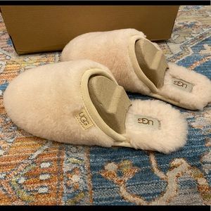 NWT UgG Fluffette Slippers
